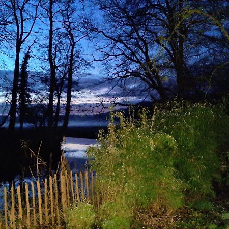 Huize Koempoelan Bed & Breakfast Naarden Bagian luar foto
