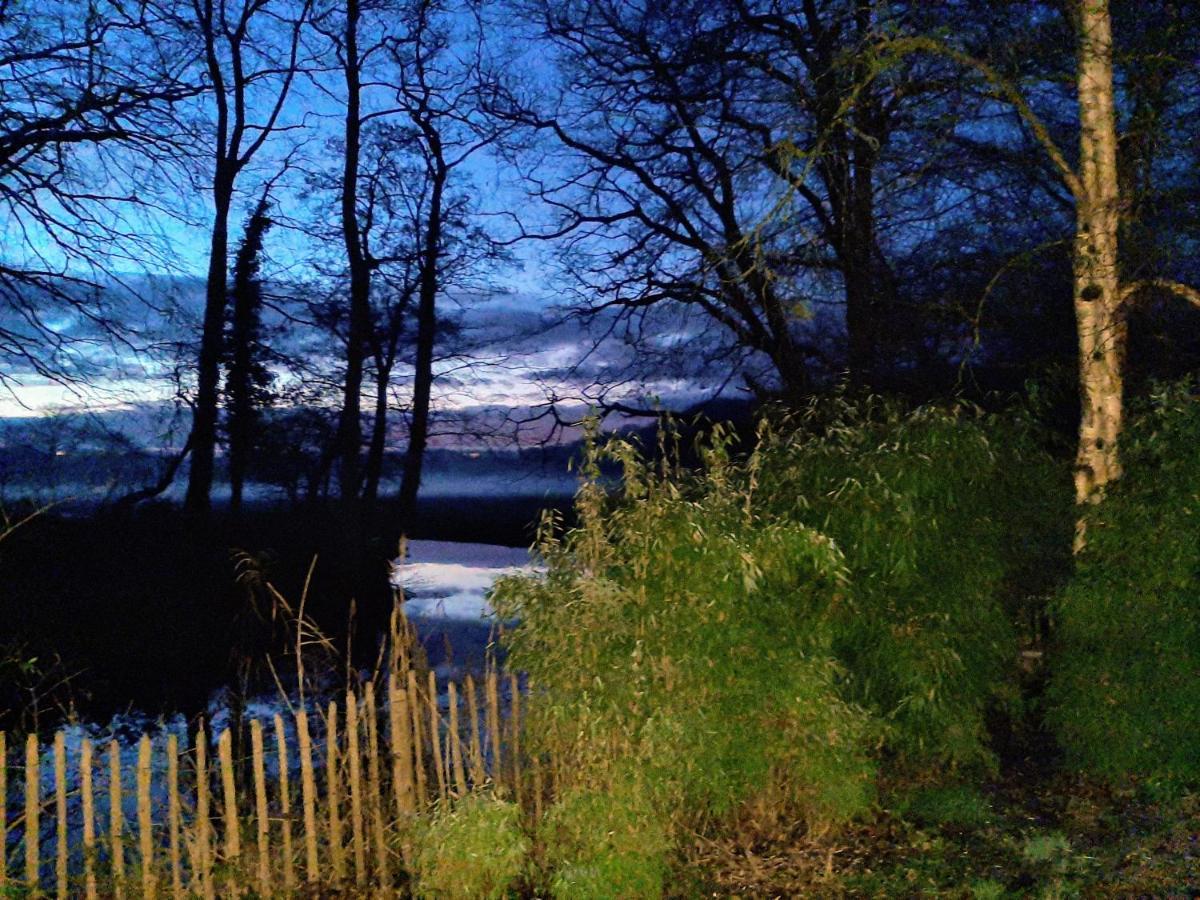 Huize Koempoelan Bed & Breakfast Naarden Bagian luar foto