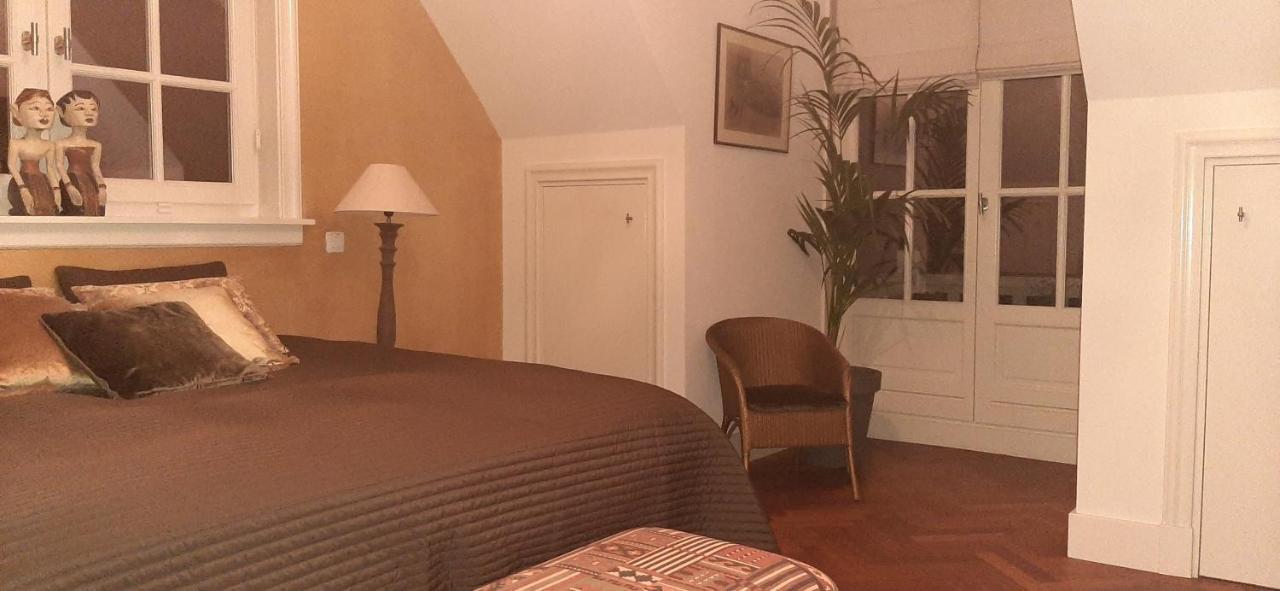 Huize Koempoelan Bed & Breakfast Naarden Bagian luar foto