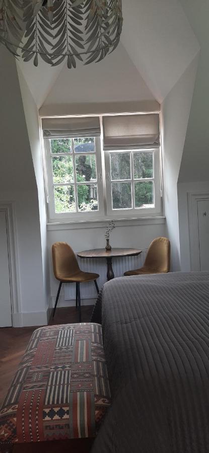 Huize Koempoelan Bed & Breakfast Naarden Bagian luar foto