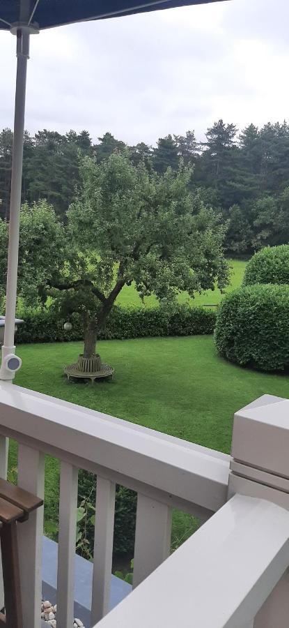 Huize Koempoelan Bed & Breakfast Naarden Bagian luar foto