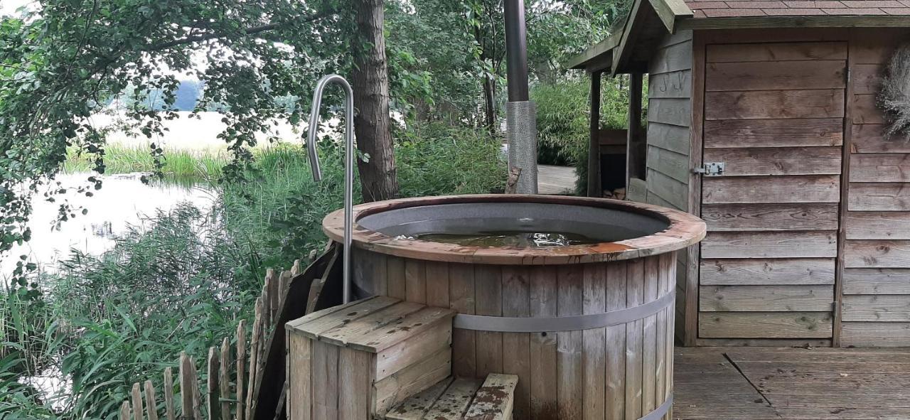 Huize Koempoelan Bed & Breakfast Naarden Bagian luar foto
