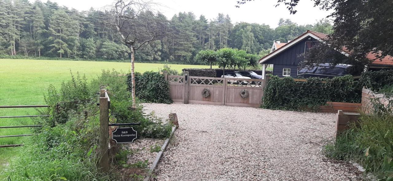 Huize Koempoelan Bed & Breakfast Naarden Bagian luar foto