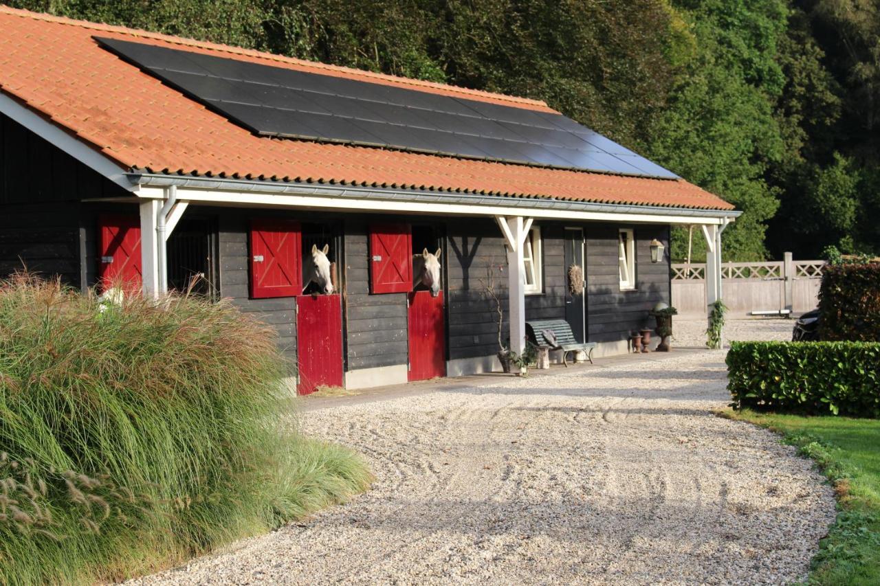 Huize Koempoelan Bed & Breakfast Naarden Bagian luar foto