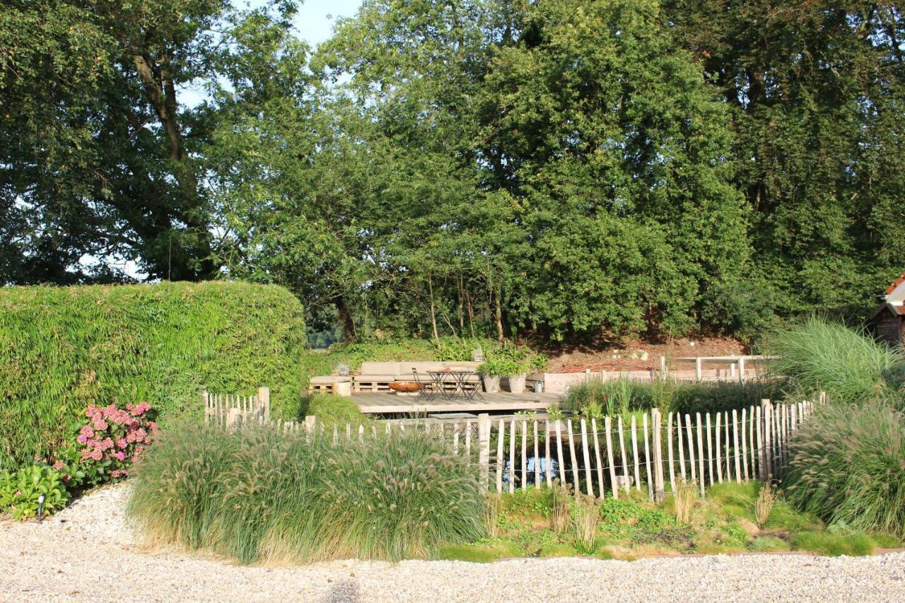 Huize Koempoelan Bed & Breakfast Naarden Bagian luar foto