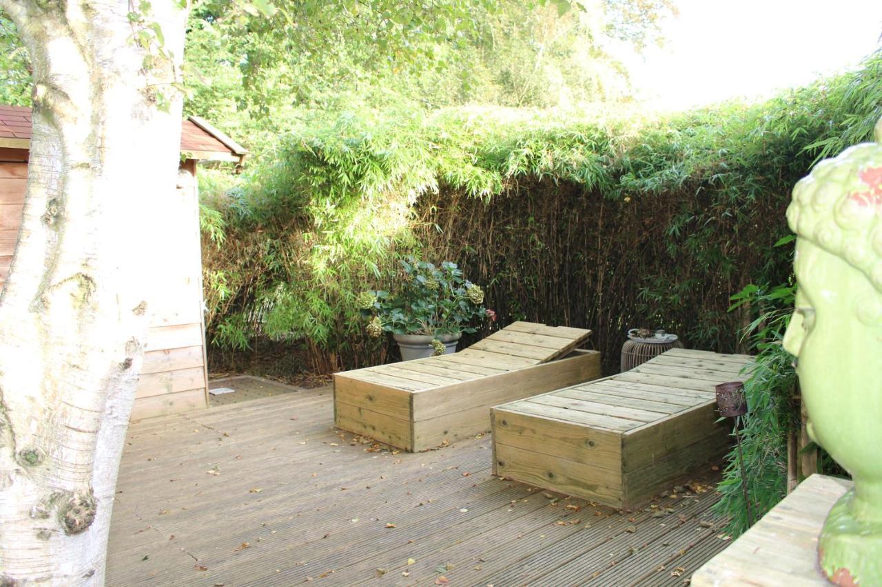 Huize Koempoelan Bed & Breakfast Naarden Bagian luar foto