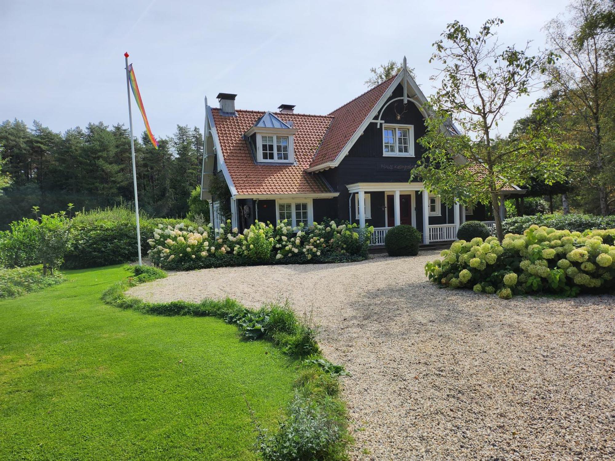 Huize Koempoelan Bed & Breakfast Naarden Bagian luar foto