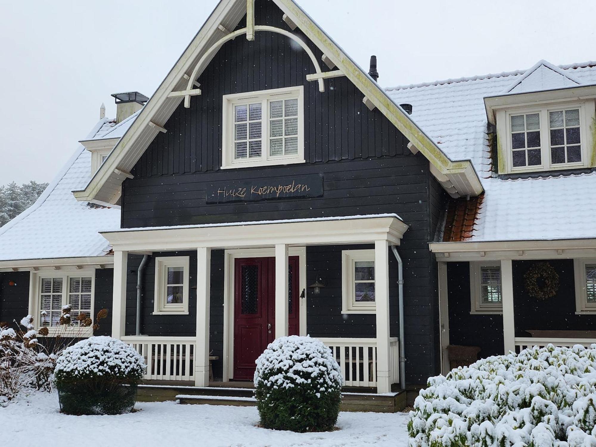 Huize Koempoelan Bed & Breakfast Naarden Bagian luar foto