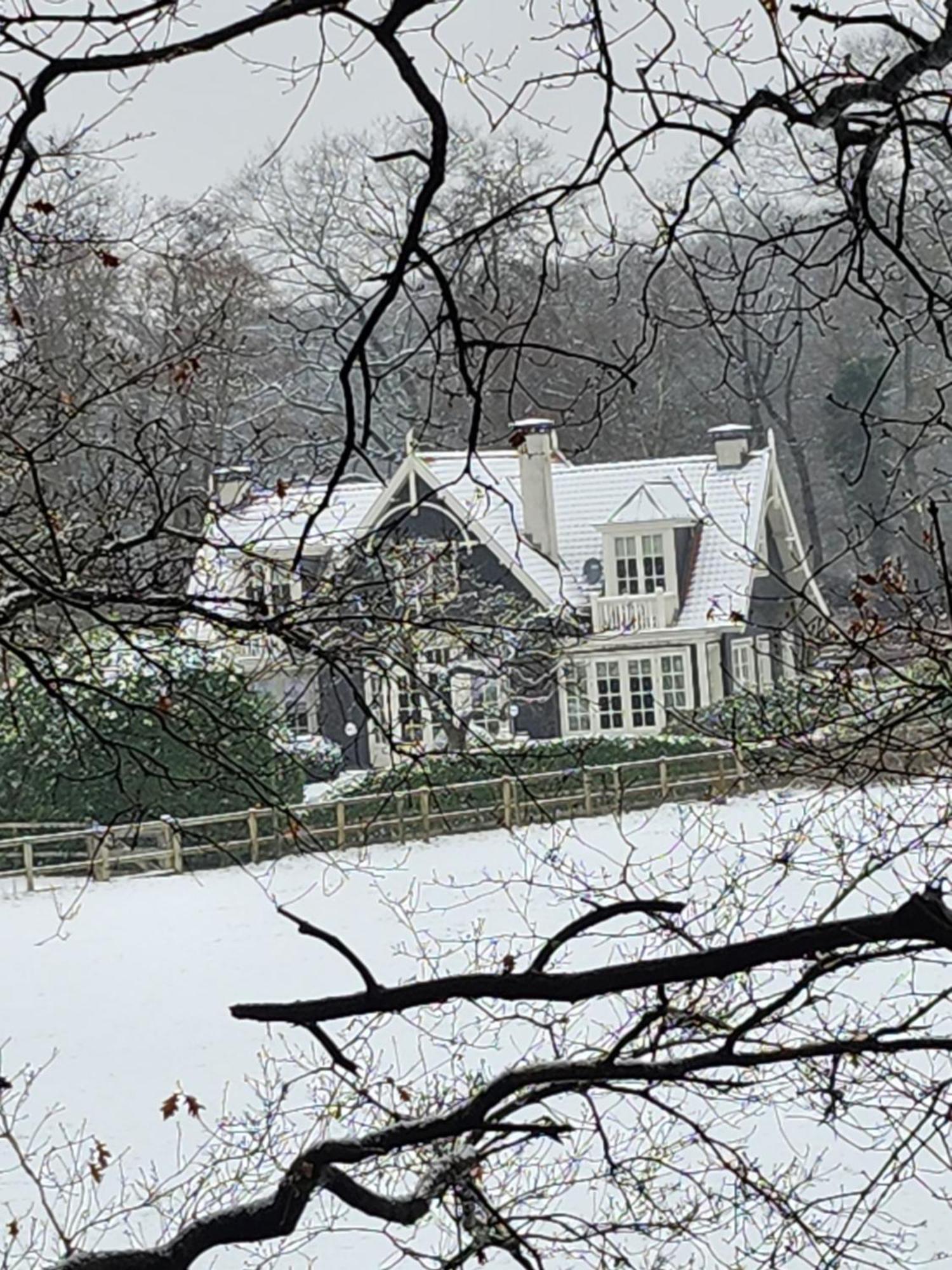 Huize Koempoelan Bed & Breakfast Naarden Bagian luar foto