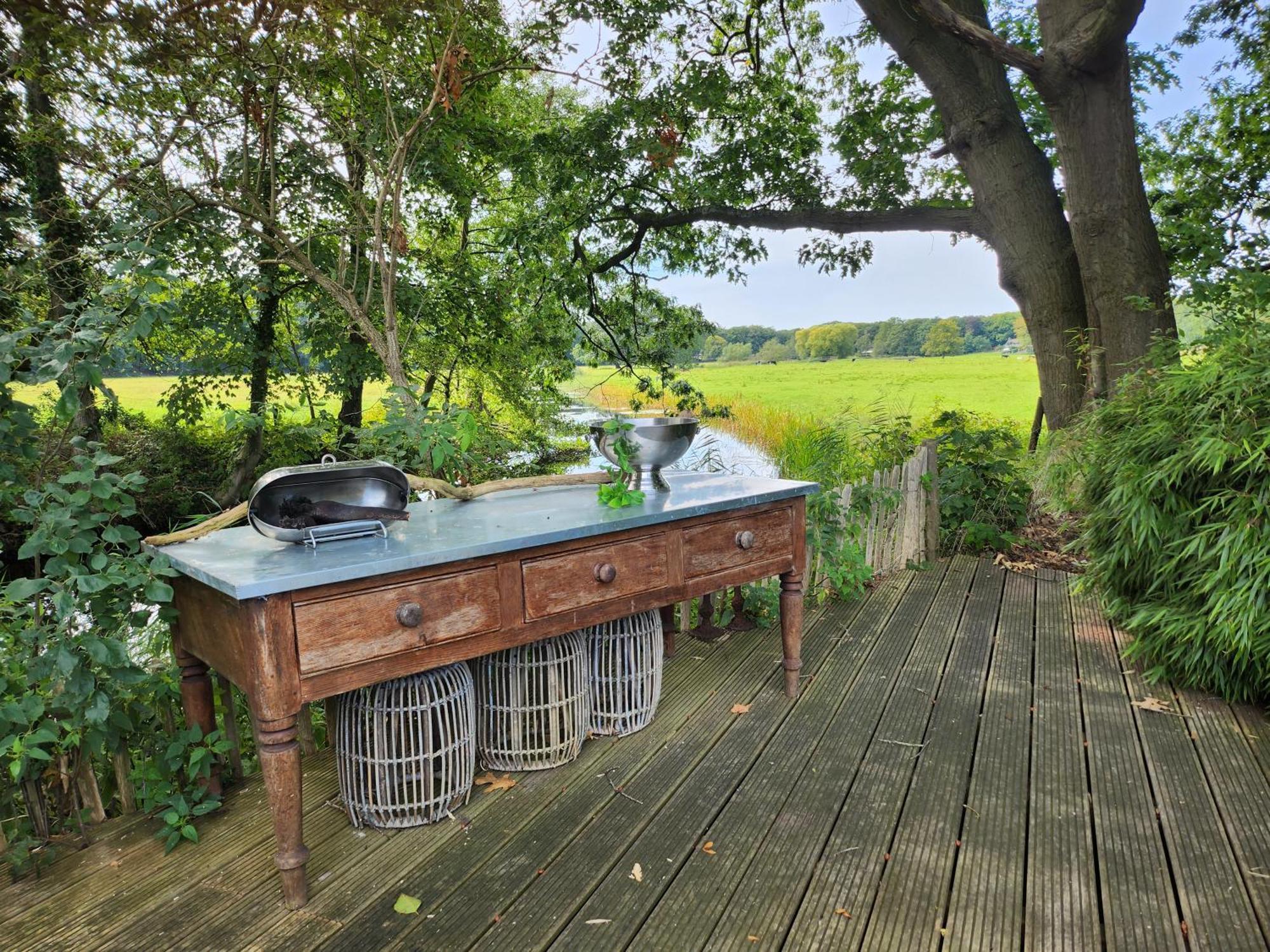 Huize Koempoelan Bed & Breakfast Naarden Bagian luar foto